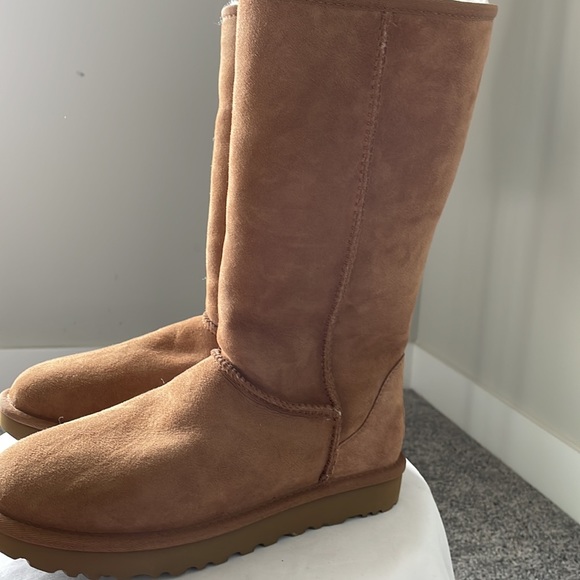 Ugg classic tall boot - Picture 2 of 6